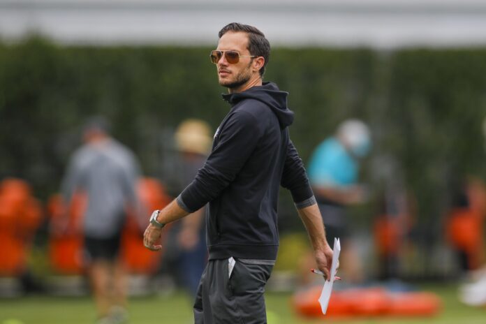 Miami Dolphins HC Mike McDaniel should borrow passing concepts from Kyle Shanahan