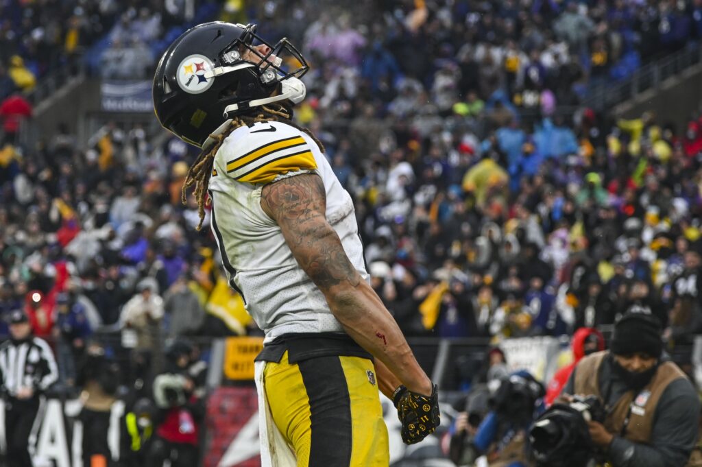 Pittsburgh Steelers WR Chase Claypool Named Trade Target for Green Bay  Packers - Sports Illustrated Pittsburgh Steelers News, Analysis and More