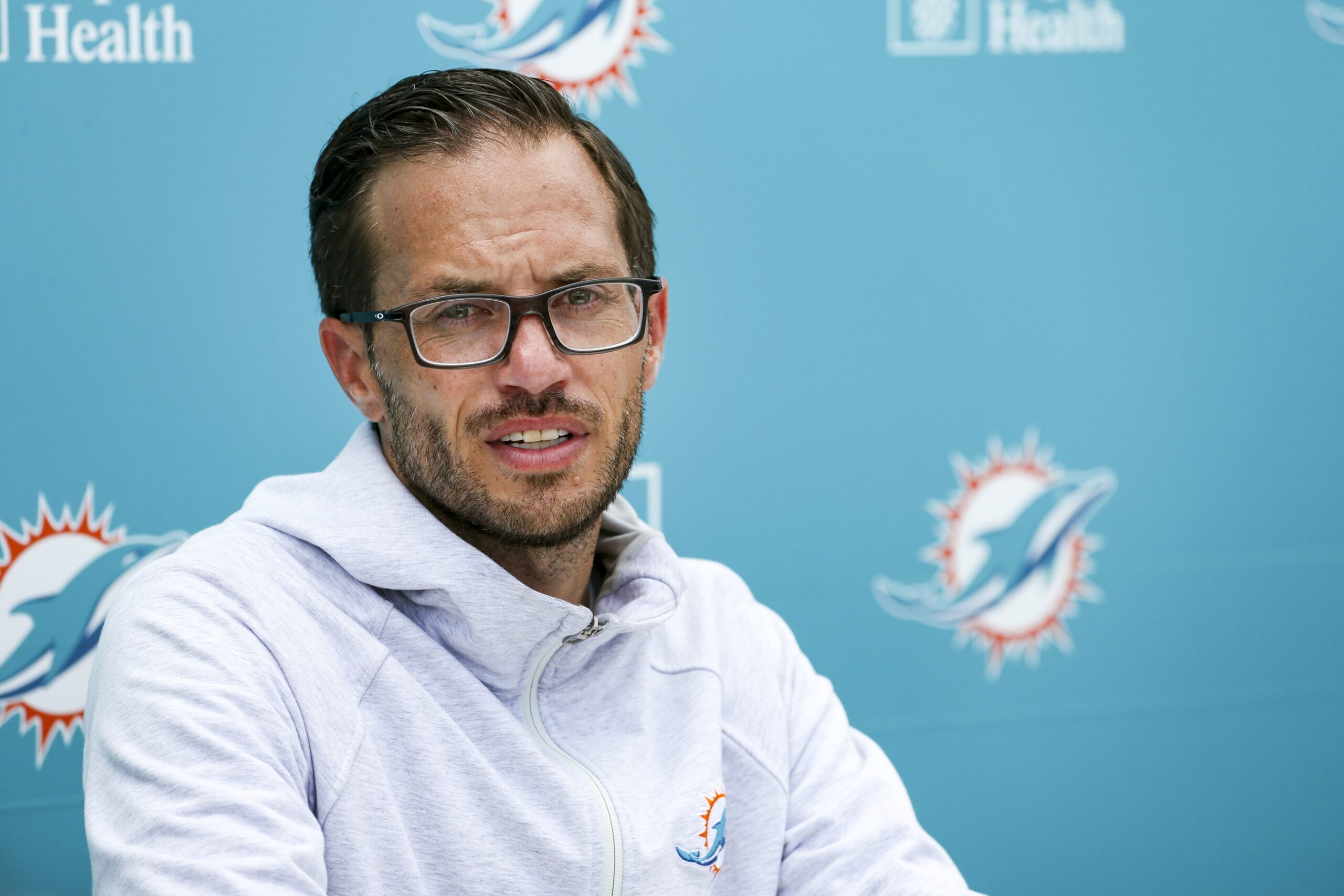 Dolphins HC Mike McDaniel gives update on Jaylen Waddle's status