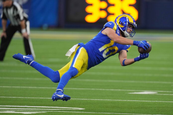 Los Angeles Rams WR Cooper Kupp (10) catches a pass during a game.