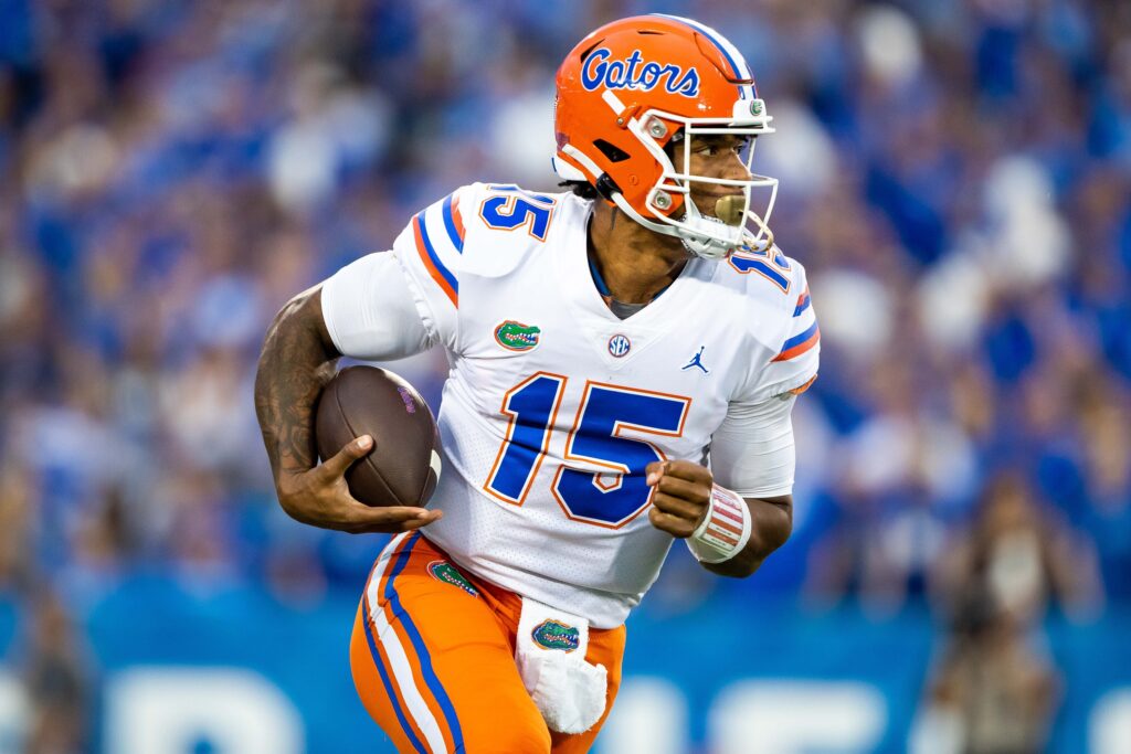 Indianapolis Colts quarterback Anthony Richardson (5) warms up before an  NFL pre-season football game against the Buffalo Bills, Saturday, Aug. 12,  2023, in Orchard Park, N.Y. (AP Photo/Gary McCullough Stock Photo - Alamy