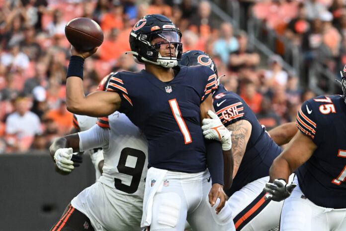 WATCH: Justin Field throws impressive touchdown pass against Titans