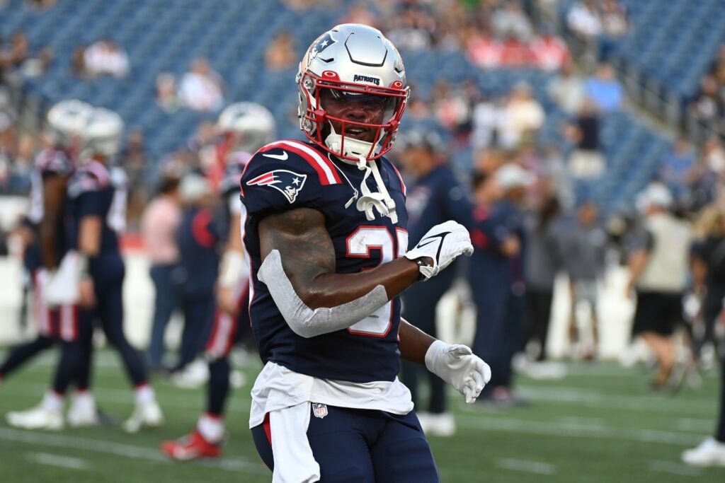 No. 4: Damian Harris' power and finesse proves to signal Patriots' RB1 for  years to come ' Bucky's Top 5 Rising Stars in the NFL