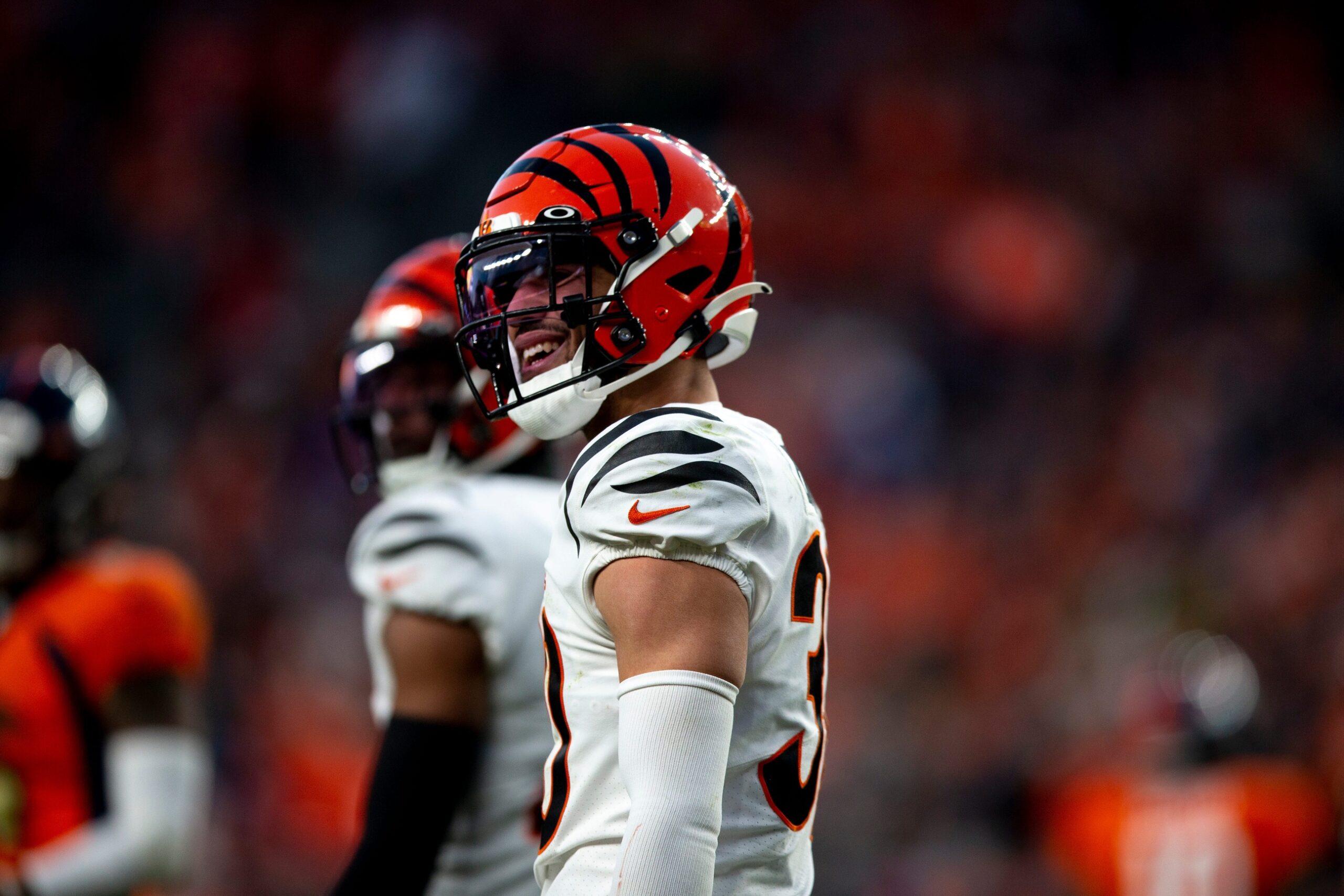 Cincinnati Bengals safety Jessie Bates III (30) enters the field prior to  an NFL football game against the Cleveland Browns, Tuesday, Dec. 13, 2022,  in Cincinnati. (AP Photo/Jeff Dean Stock Photo - Alamy