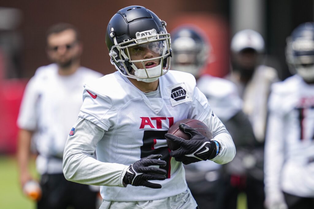 2023 Fantasy Football Player Debates: Is D.J. Moore Worth Drafting at his  Current ADP?