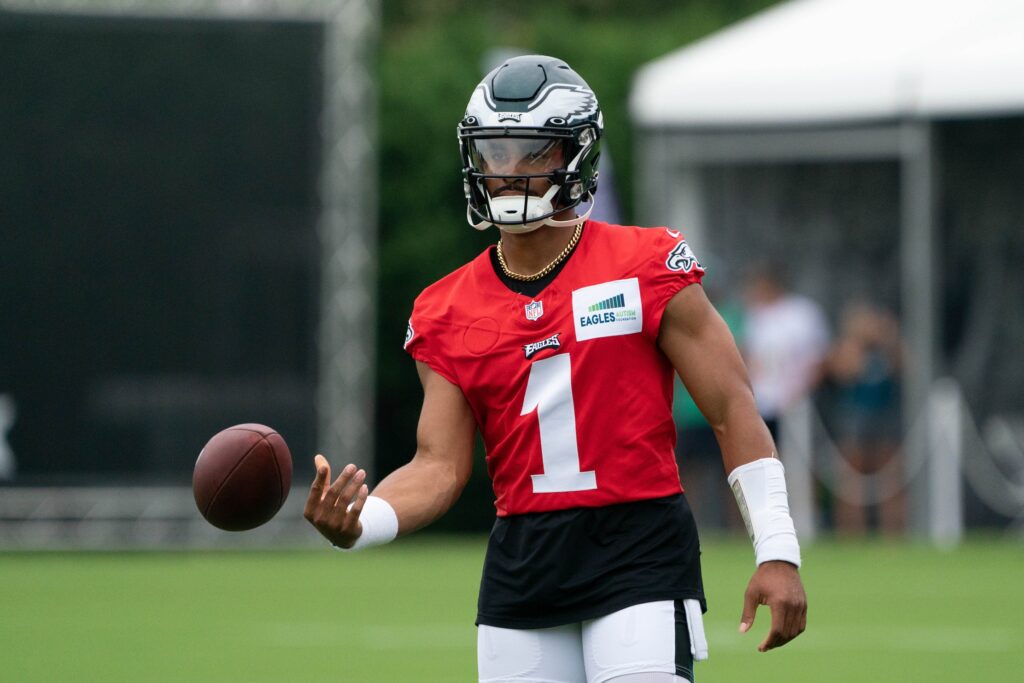 Jalen Hurts and DeVonta Smith clicking at Eagles training camp