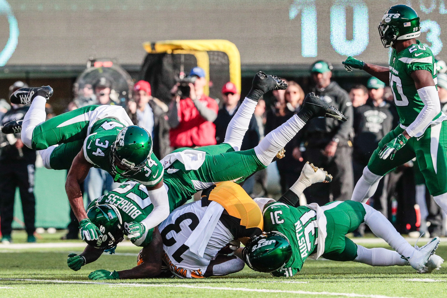 This Isn't a Walk in the Park Job - Micah Parsons Throws His Support  Behind Jets QB Zach Wilson