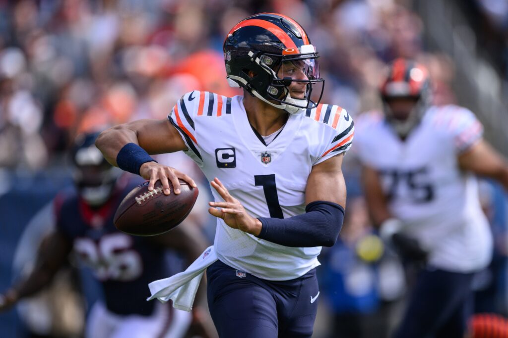 Bears' Justin Fields throws brutal interception off Commanders