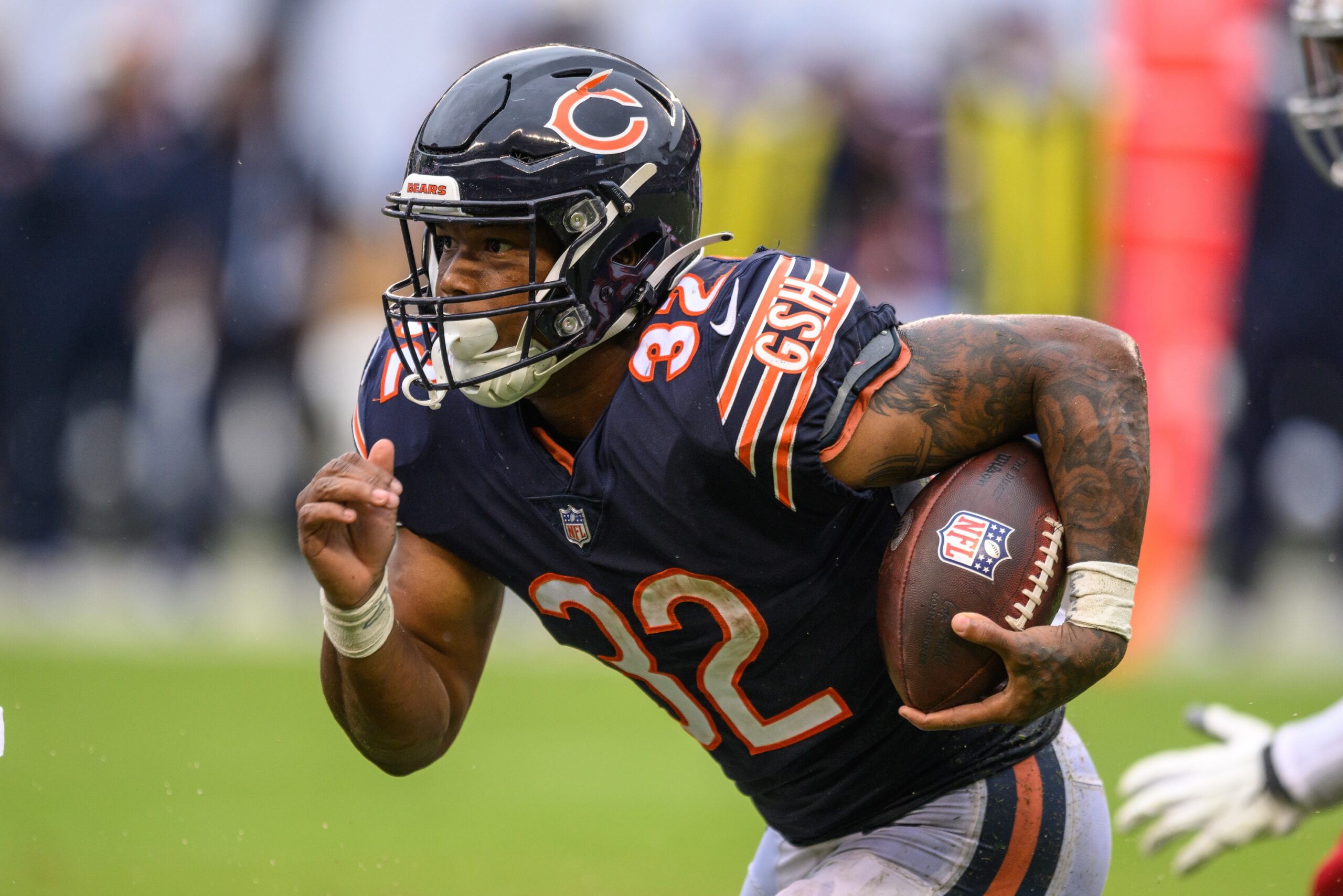 Chicago Bears running back David Montgomery catches a football