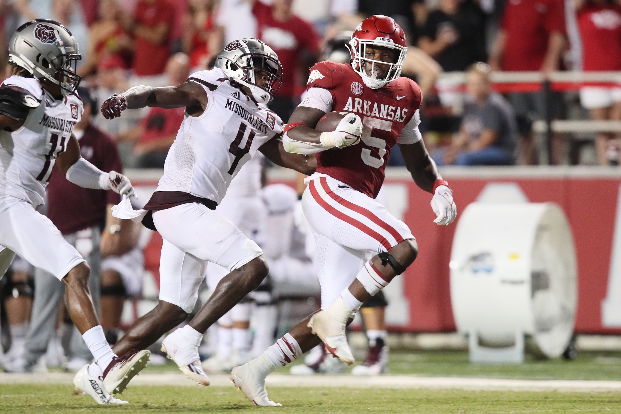 College football odds, picks, predictions for Week 5: Texas-Kansas,  A&M-Arkansas