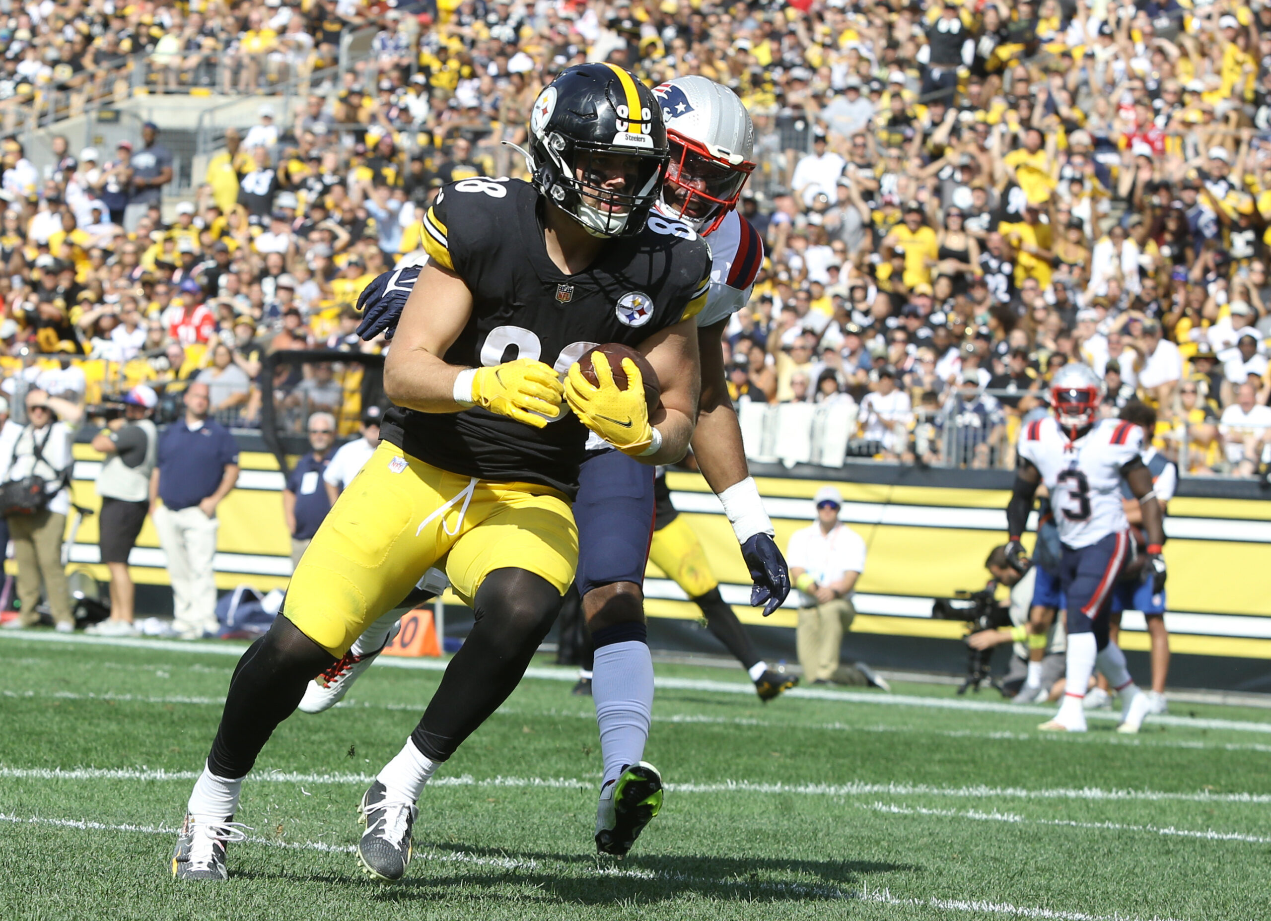 Is Steelers' Pat Freiermuth Ready to Give Travis Kelce A Run For The Top  AFC Tight End?