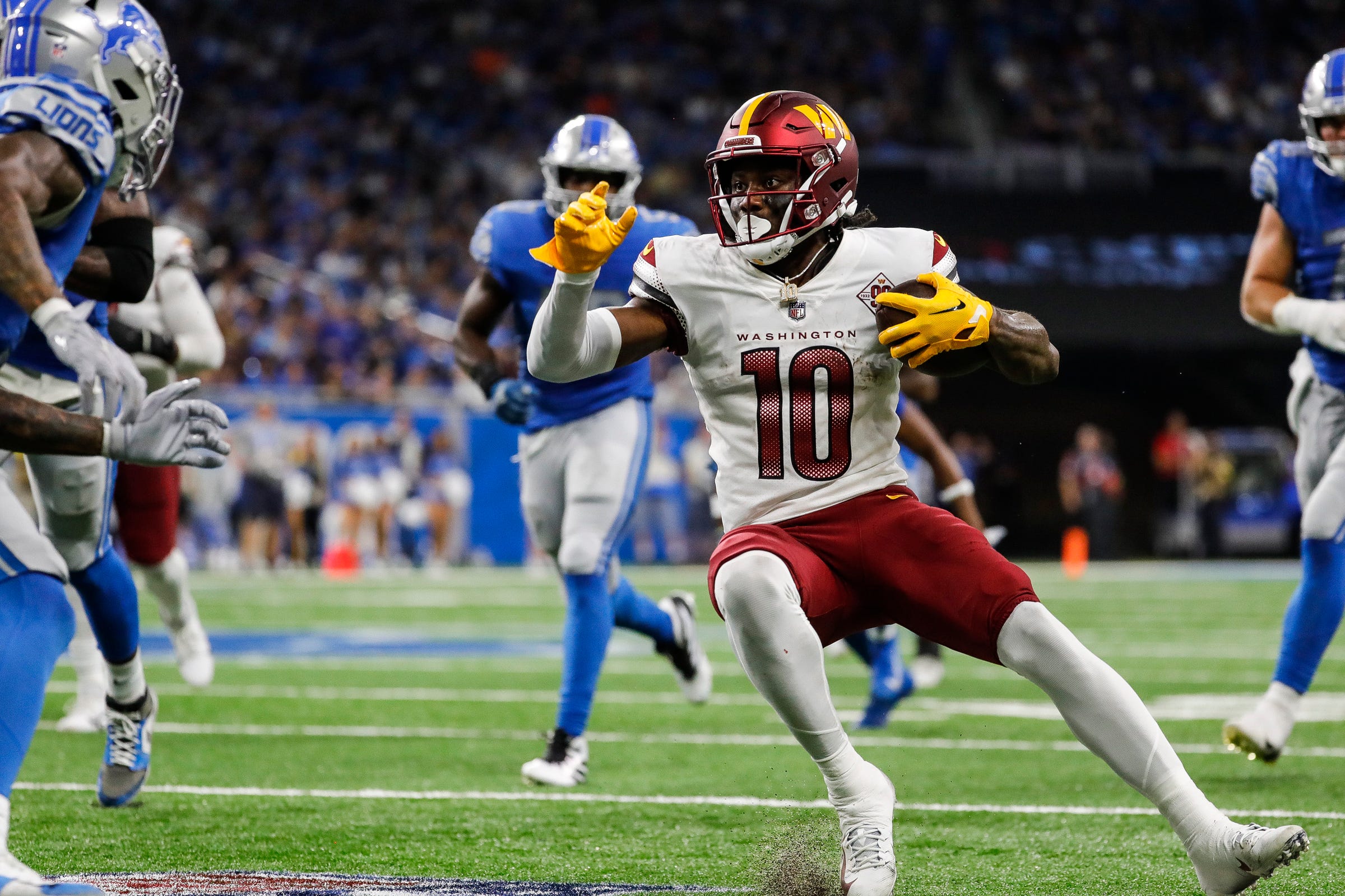 WATCH Curtis Samuel score Commanders' first touchdown