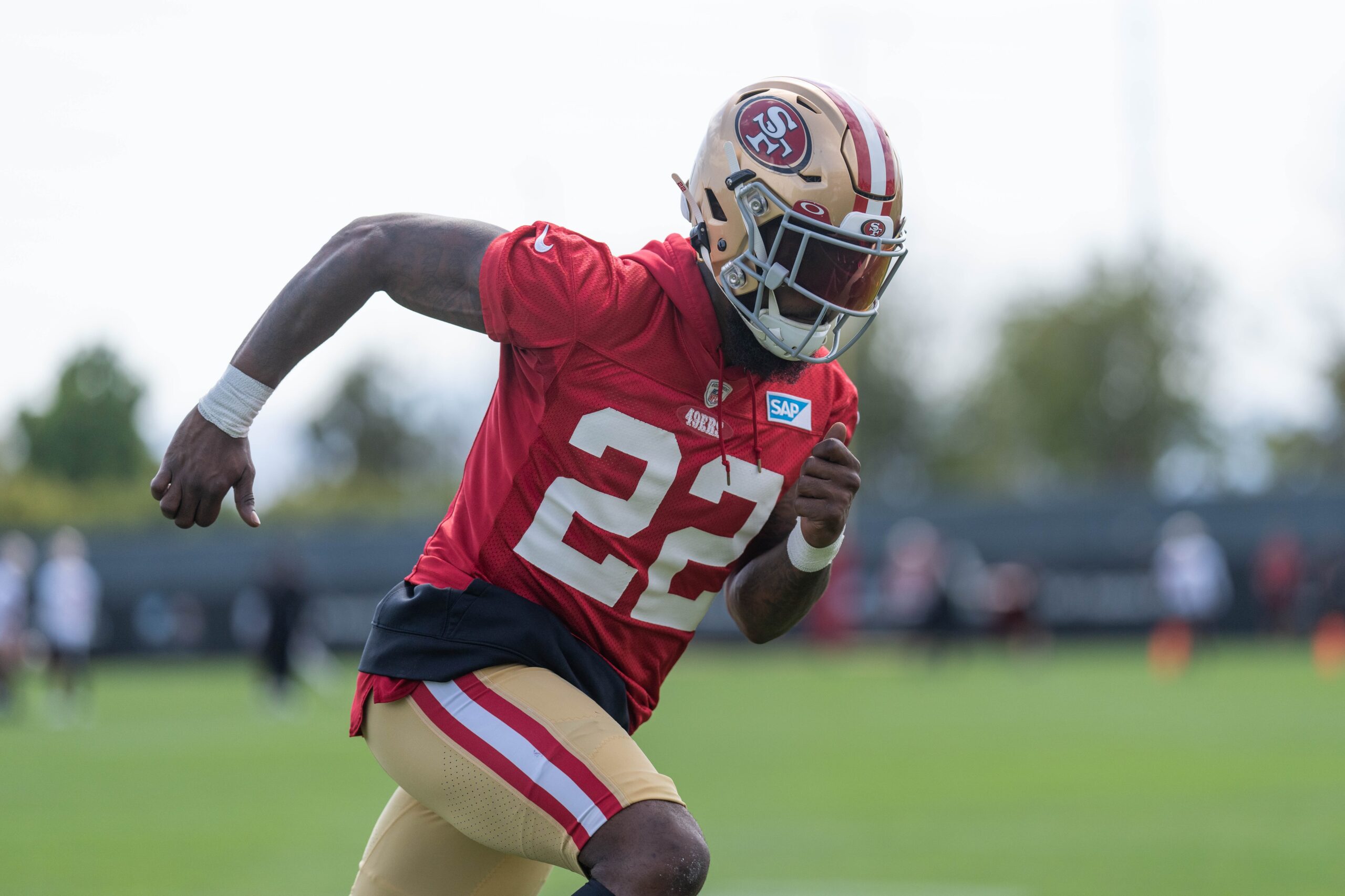 How to Treat 49ers RB Jeff Wilson as Fantasy Football Waiver Wire Target