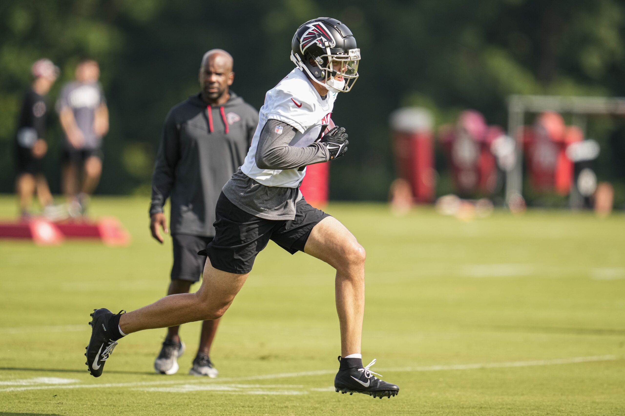 Atlanta Falcons wide receiver Drake London (5) works during the