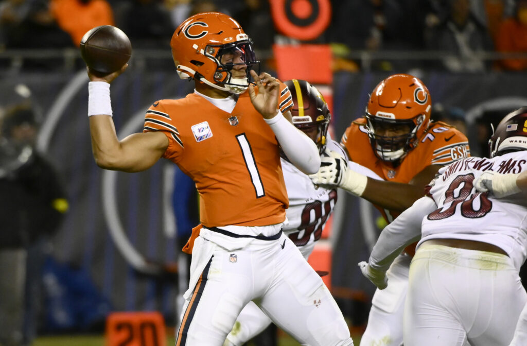 Fantasy QB Streamers and Rankings Week 10: Why Justin Fields and Daniel  Jones Are Top Streaming Options