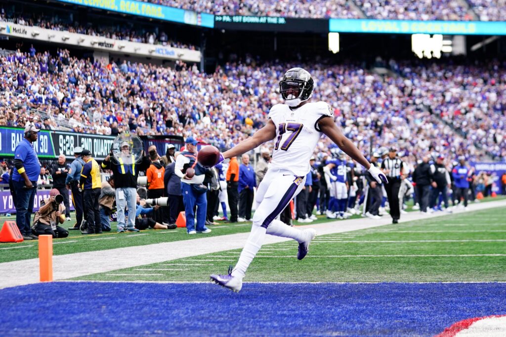 2022 NFL DFS Week 7 DraftKings Risers & Fallers: Kenyan Drake Trending Up  For Baltimore Ravens