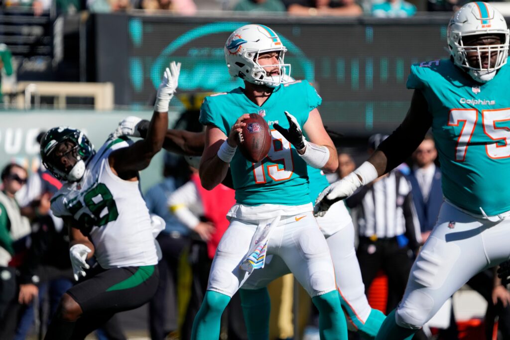 Dolphins' Skylar Thompson exits with thumb injury as Miami QB woes  continue; Teddy Bridgewater takes over 