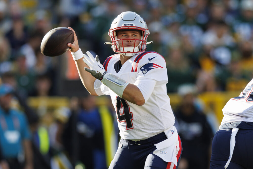 Patriots place Hoyer on injured reserve with concussion