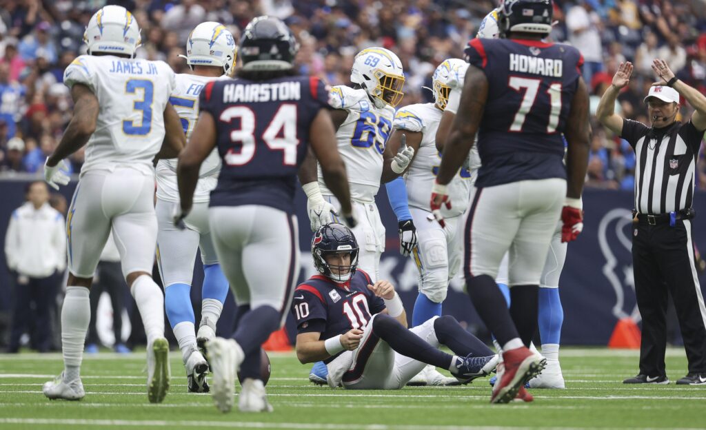 Ekeler scores 3 touchdowns, Chargers hold off Texans 34-24