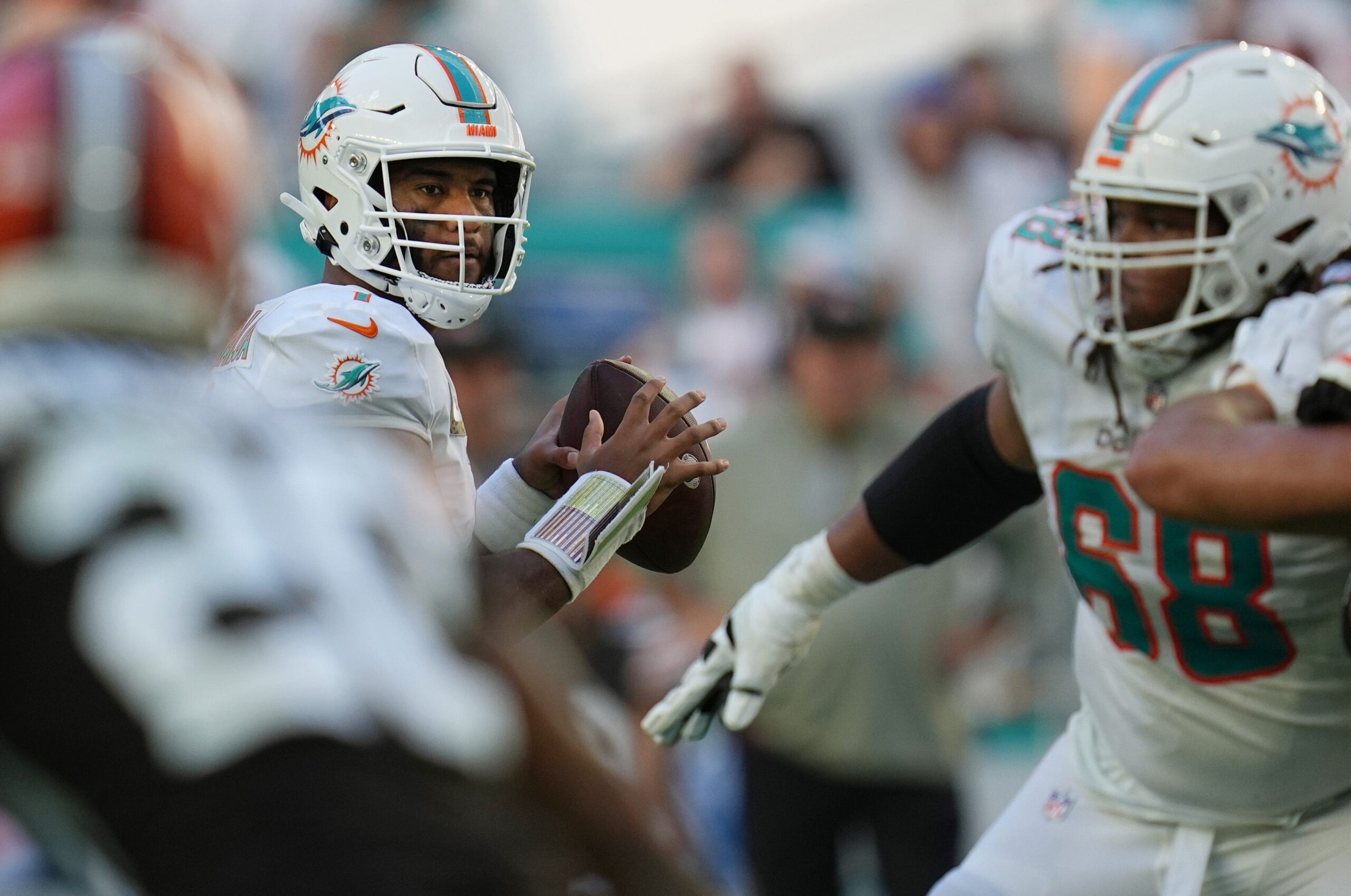 49ers acquire No. 3 overall pick from Dolphins; Miami gets No. 12