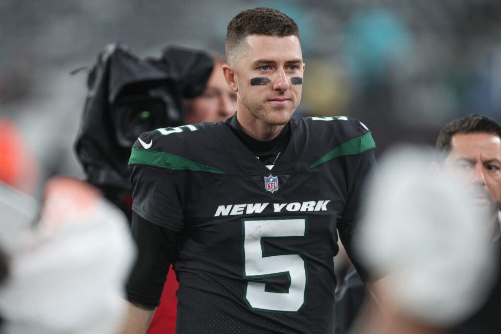 Jets benched Zach Wilson for Week 12, expected to stick with Mike White if  team remains in playoff contention 