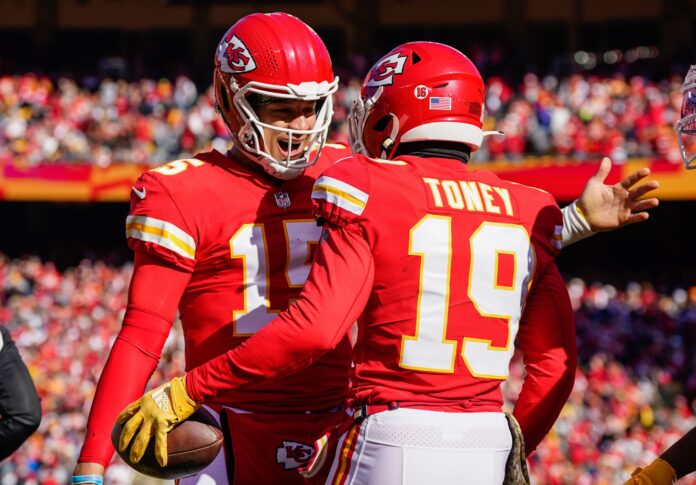 Chiefs vs. Raiders odds, prediction, betting trends for NFL's 'Sunday Night  Football' game