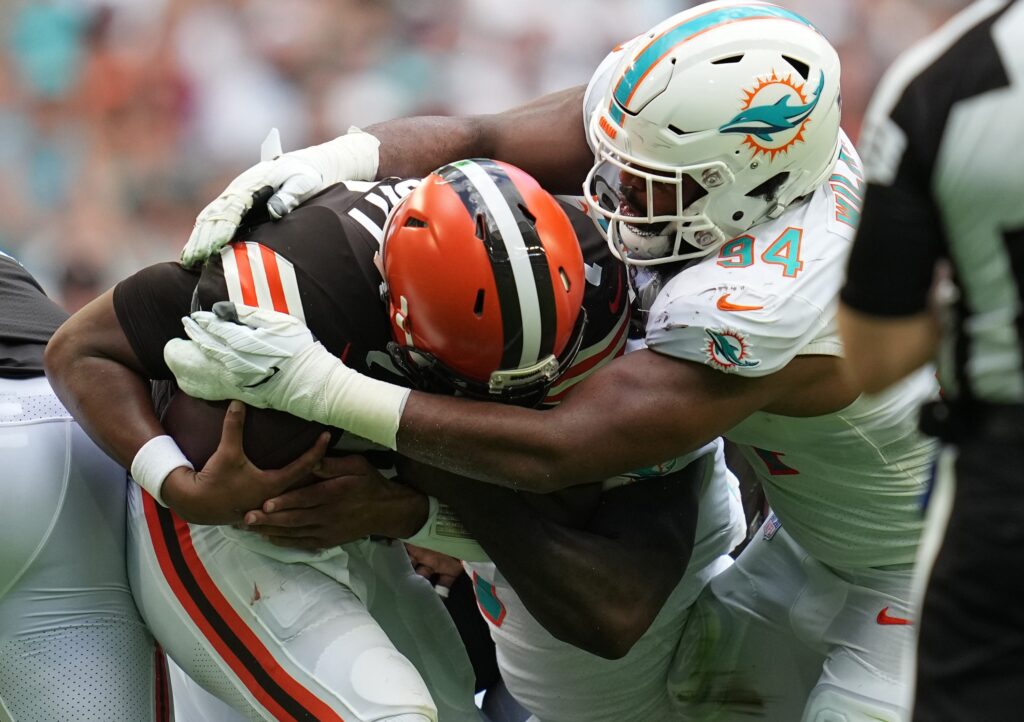 PHOTOS: Cleveland Browns at Miami Dolphins - NFL Week 10