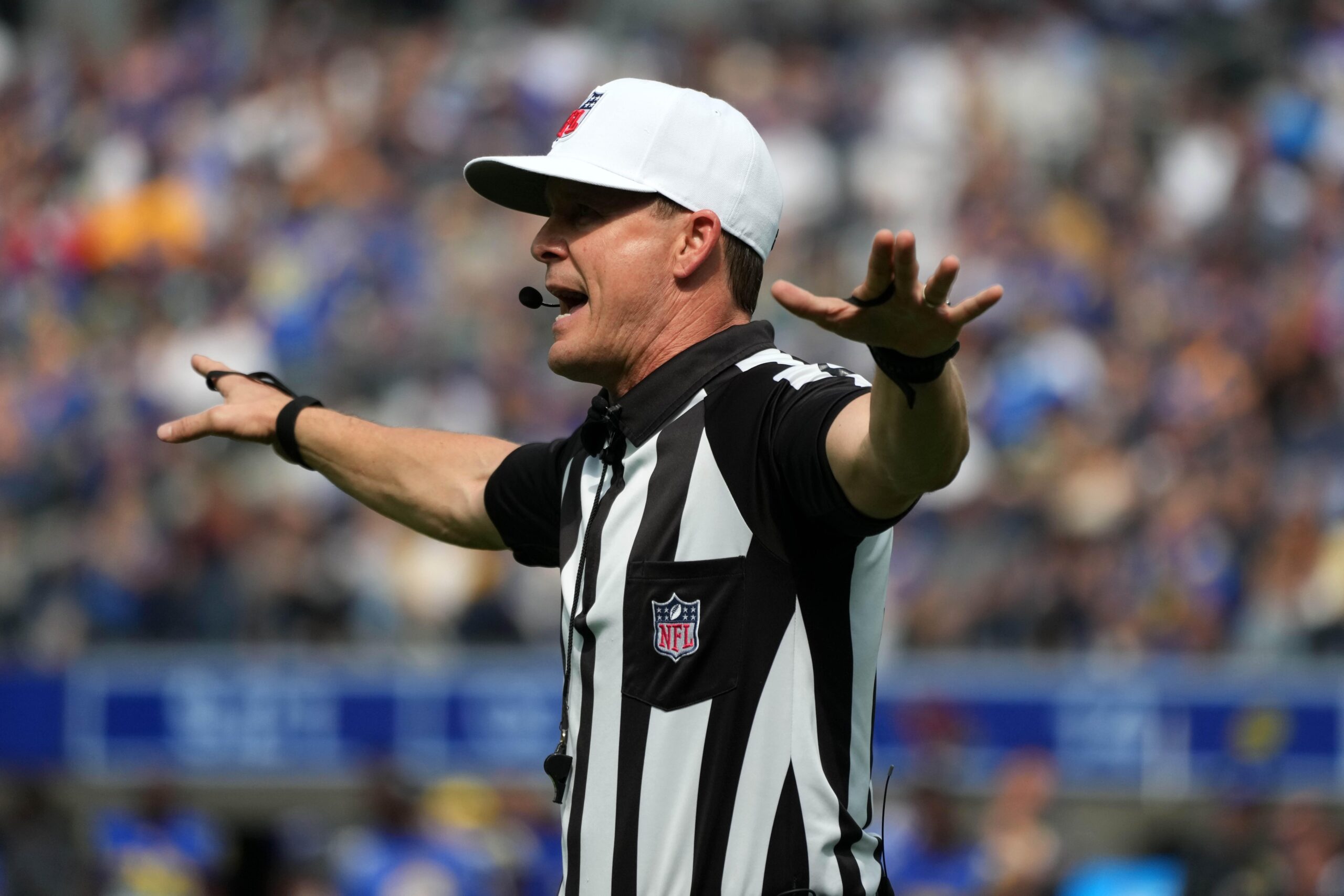 Referee Shawn Smith during the game between the Dallas Cowboys and