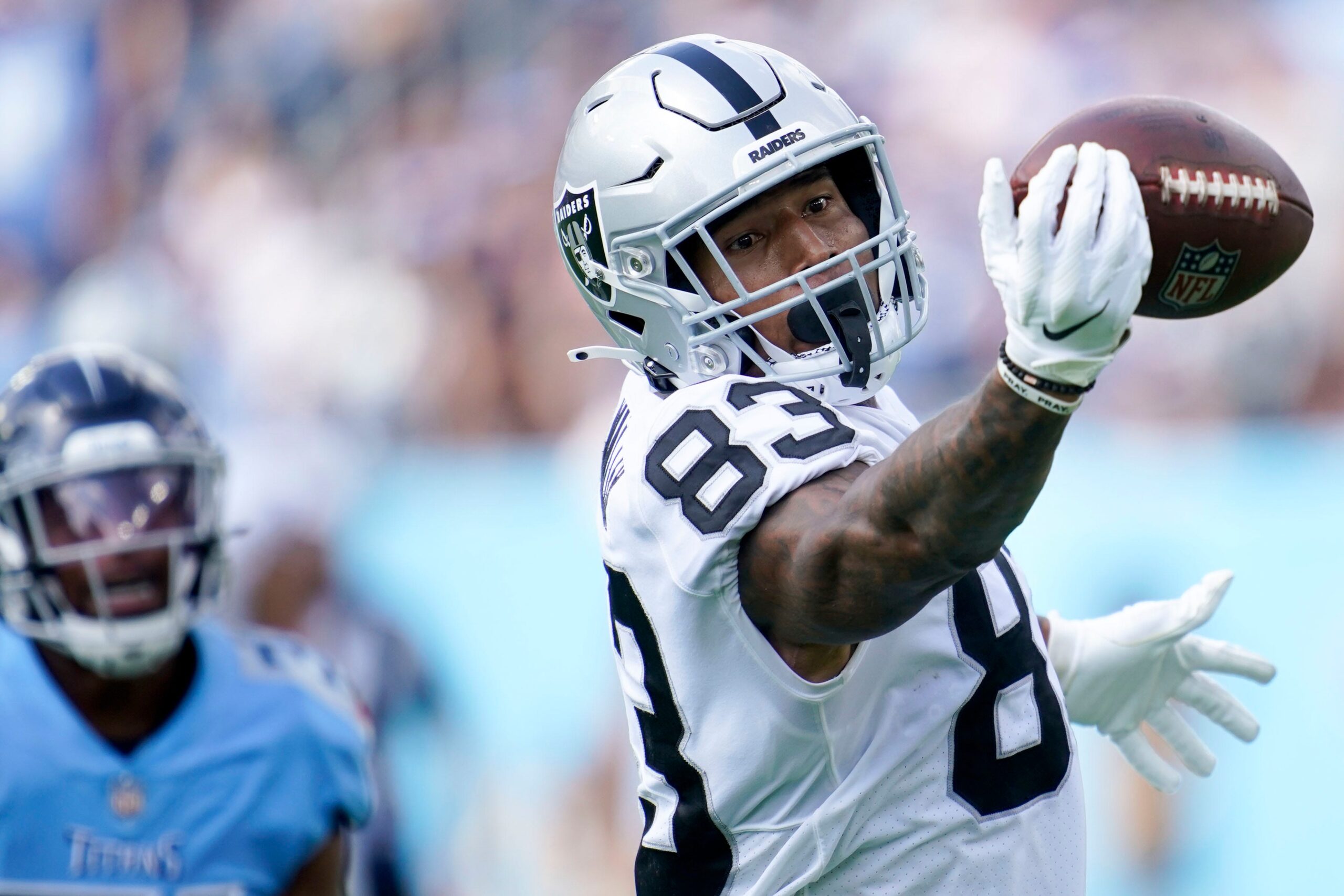 Oakland Raiders tight end Darren Waller runs the ball during an