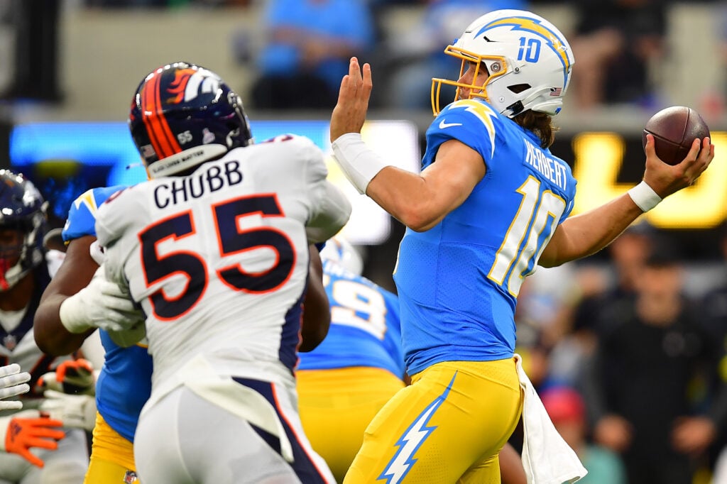 Bradley Chubb trade: Dolphins trading first round pick and more for Broncos  pass rusher - DraftKings Network