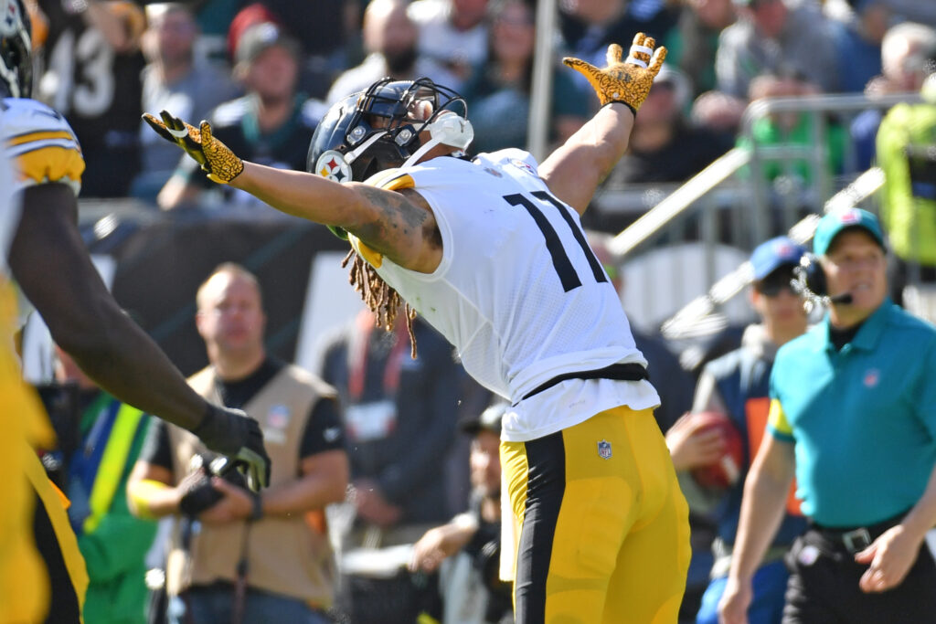 Chase Claypool trade: Bears acquire wide receiver from Steelers for second  round pick - DraftKings Network