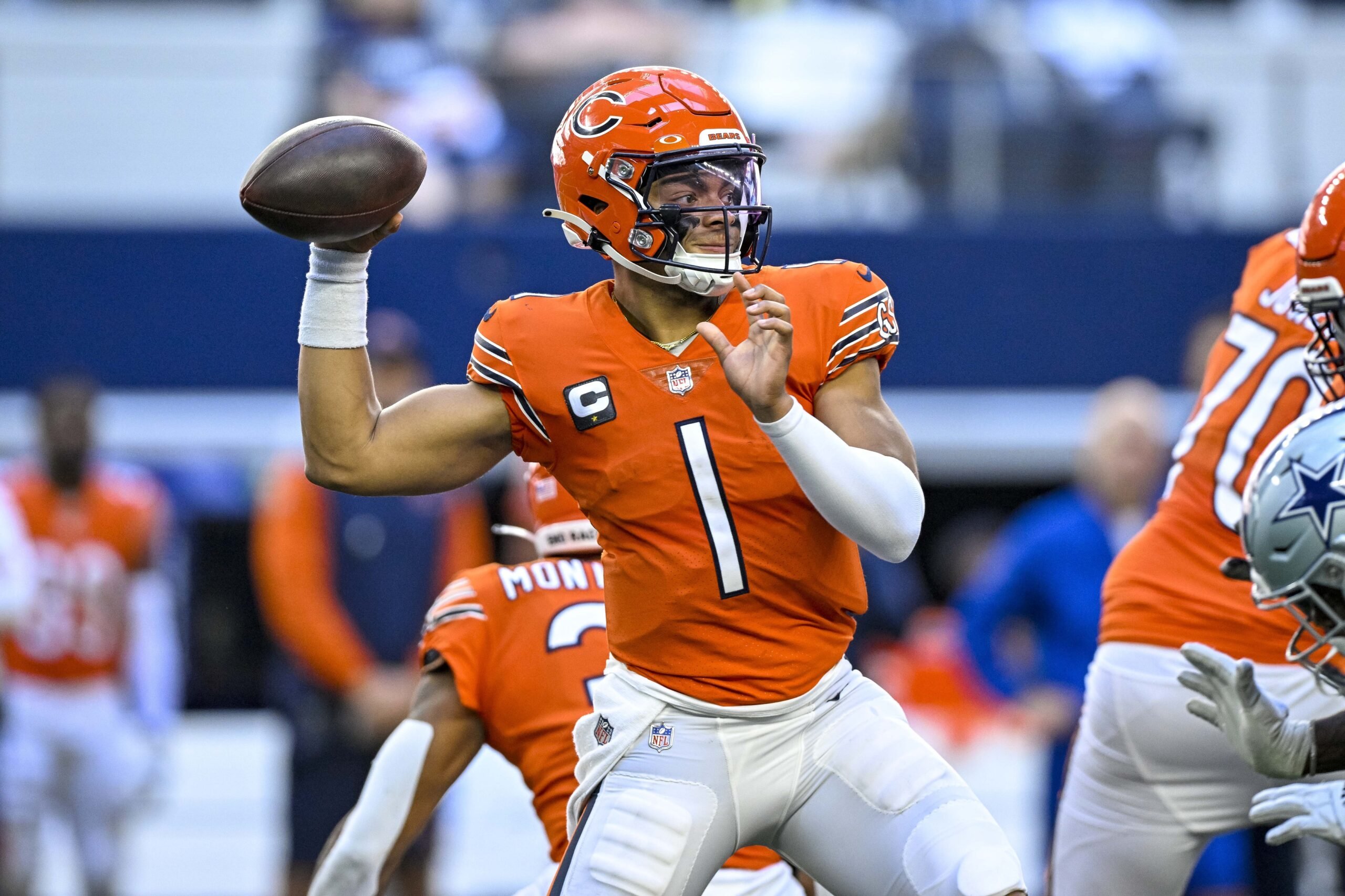 NFL WEEK 10 PICKS: Justin Fields aims to continue Bears' stellar run