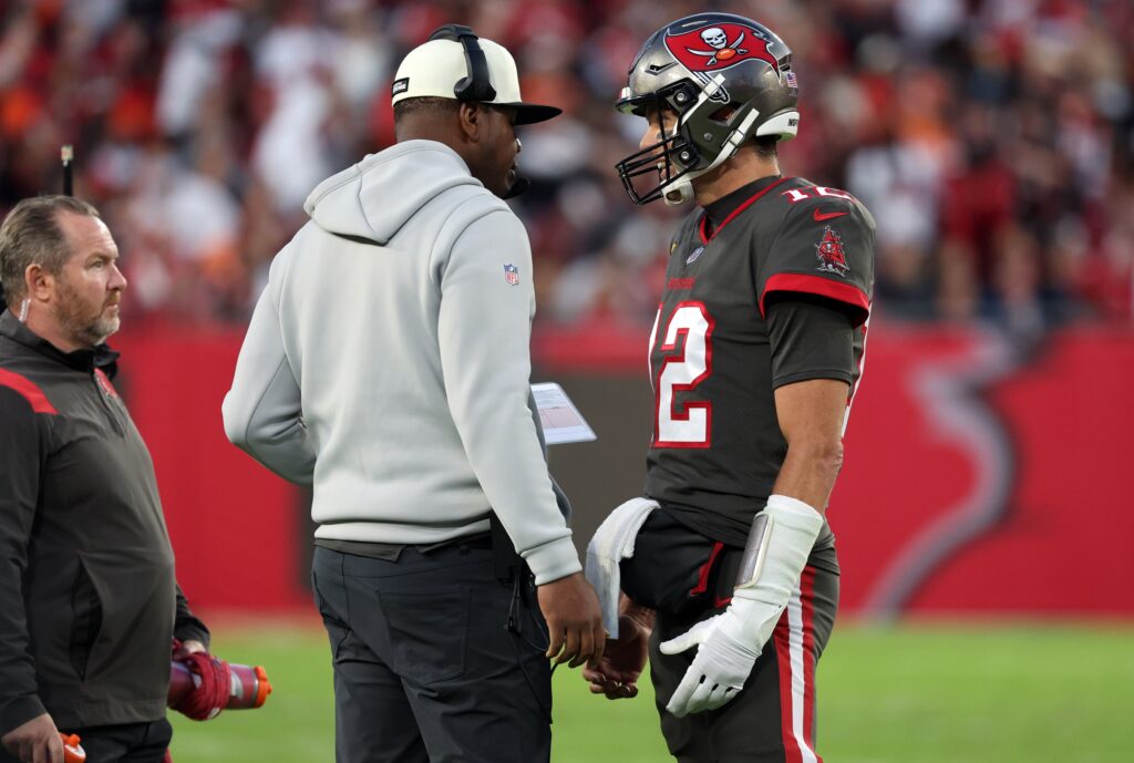 NFL Picks: Tampa Bay Buccaneers Heavy Favorites in Week 16 vs. Arizona  Cardinals - Sports Illustrated Arizona Cardinals News, Analysis and More