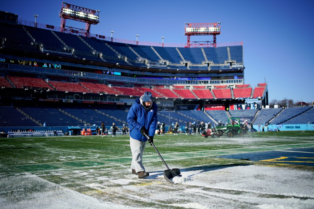 NFL Delays Titans-Texans Kickoff In Tennessee Because Of Winter Storm –  Deadline