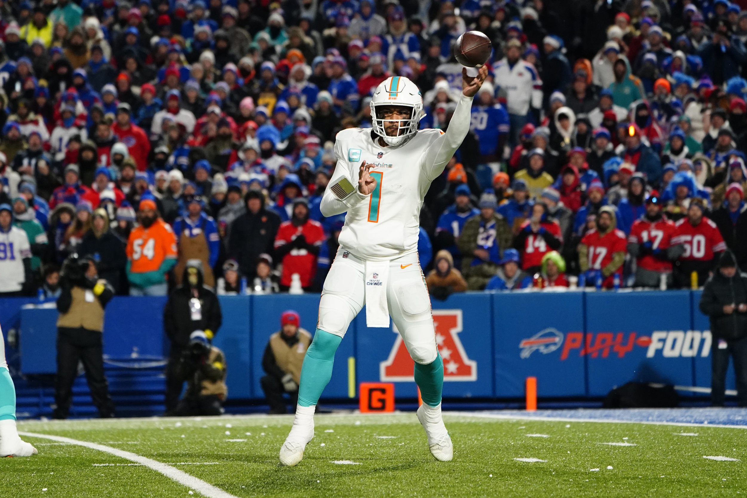 Green Bay Packers vs. Miami Dolphins odds: NFL Week 16 point spread,  moneyline, over/under