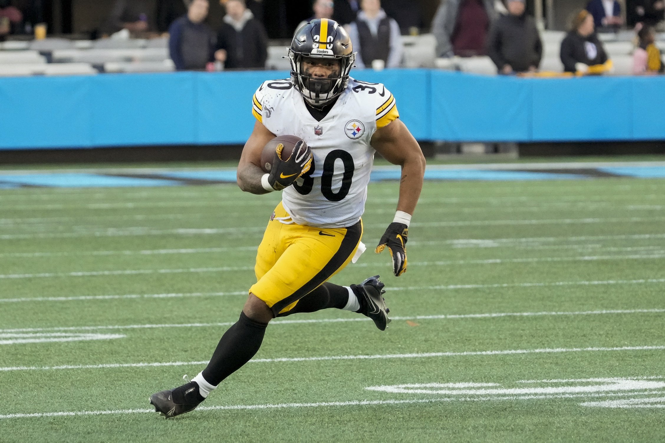 CHARLOTTE, NC - DECEMBER 18: Pittsburgh Steelers running back Jaylen Warren  (30) during an NFL