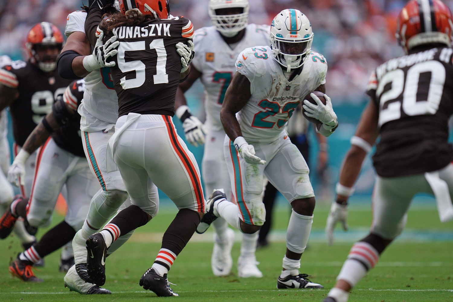 Jeff Wilson Jr. Fantasy Football News, Rankings, Projections, Miami  Dolphins