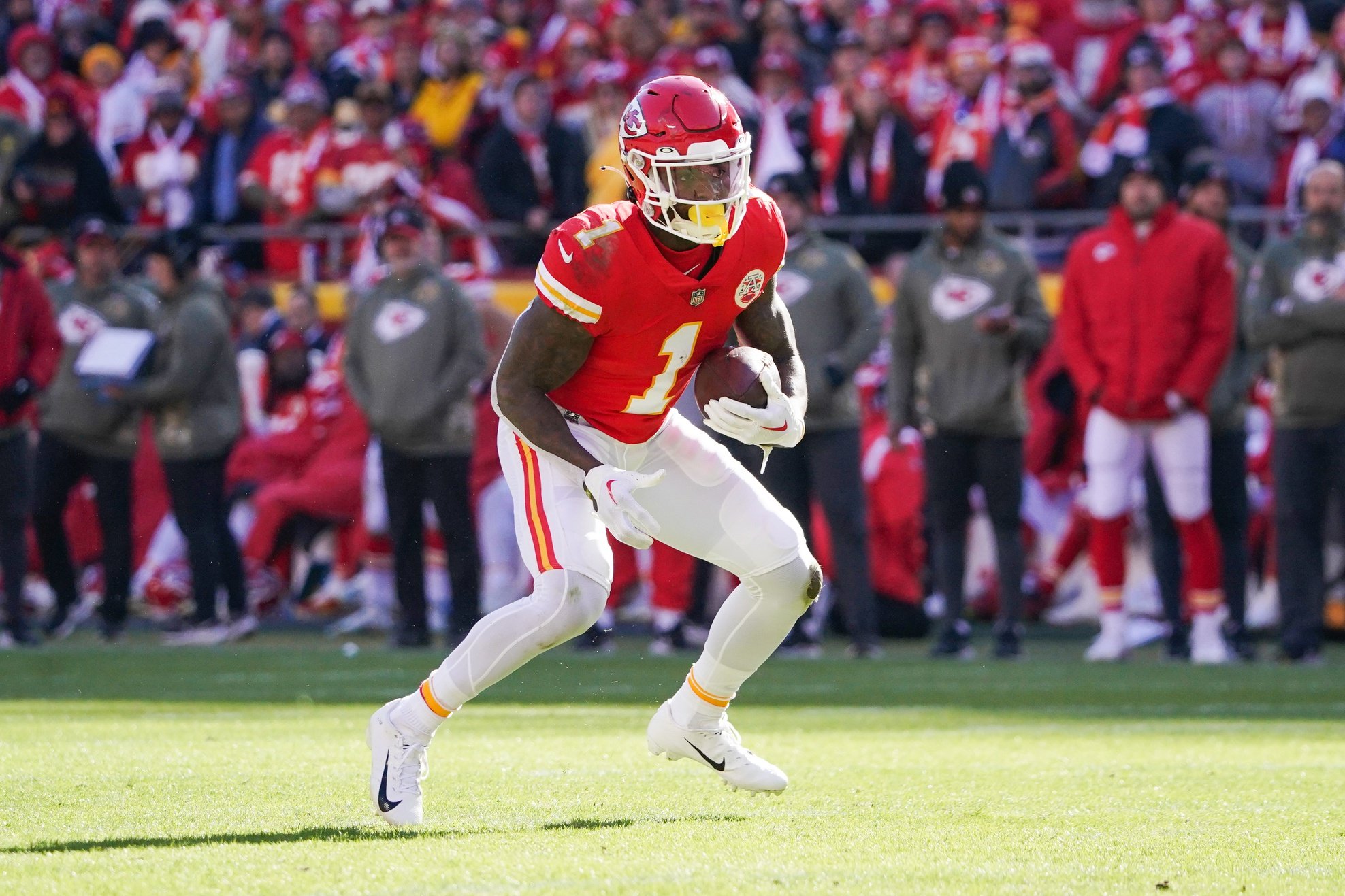 Houston, USA. 18th Dec, 2022. Kansas City Chiefs JERICK MCKINNON (1) runs  for a touchdown in the first half during the game between the Kansas City  Chiefs and the Houston Texans in