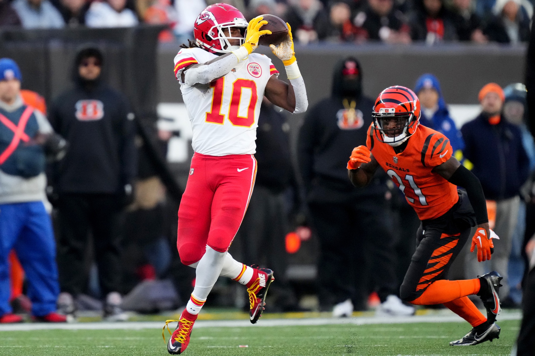 2022 Fantasy Football: Week 15 Start 'Em, Sit 'Em, Picks And Busts -  PressBox