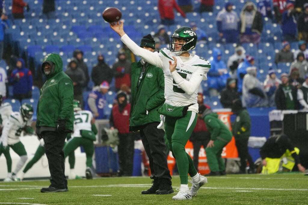 Mike White injury: Jets QB leaves game vs. Bills after hit to