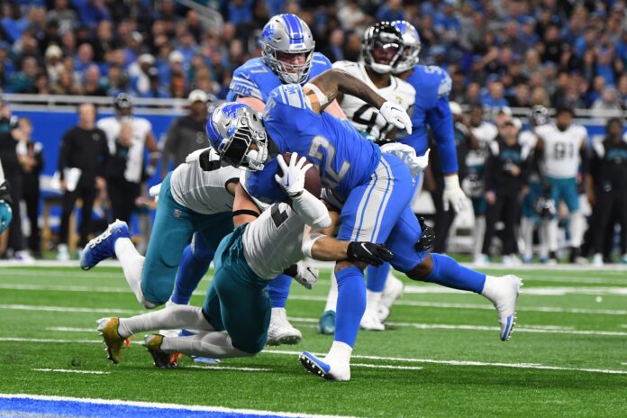 Detroit Lions running back D'Andre Swift (32) is tackled by