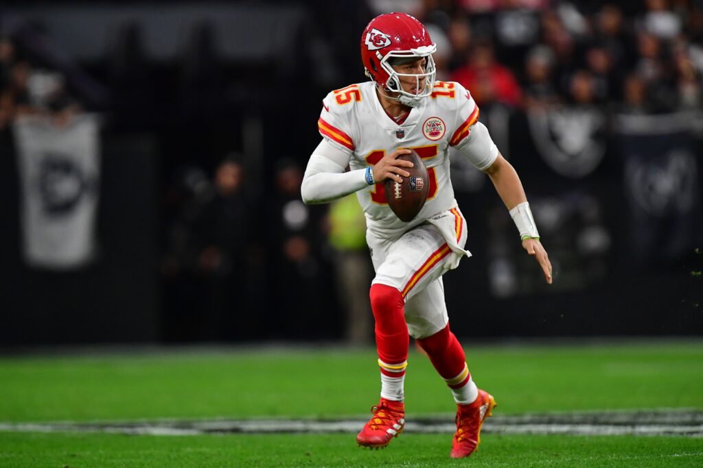 Patrick Mahomes Injury: Kansas City Chiefs QB Seen Limping vs Chicago Bears, Watch