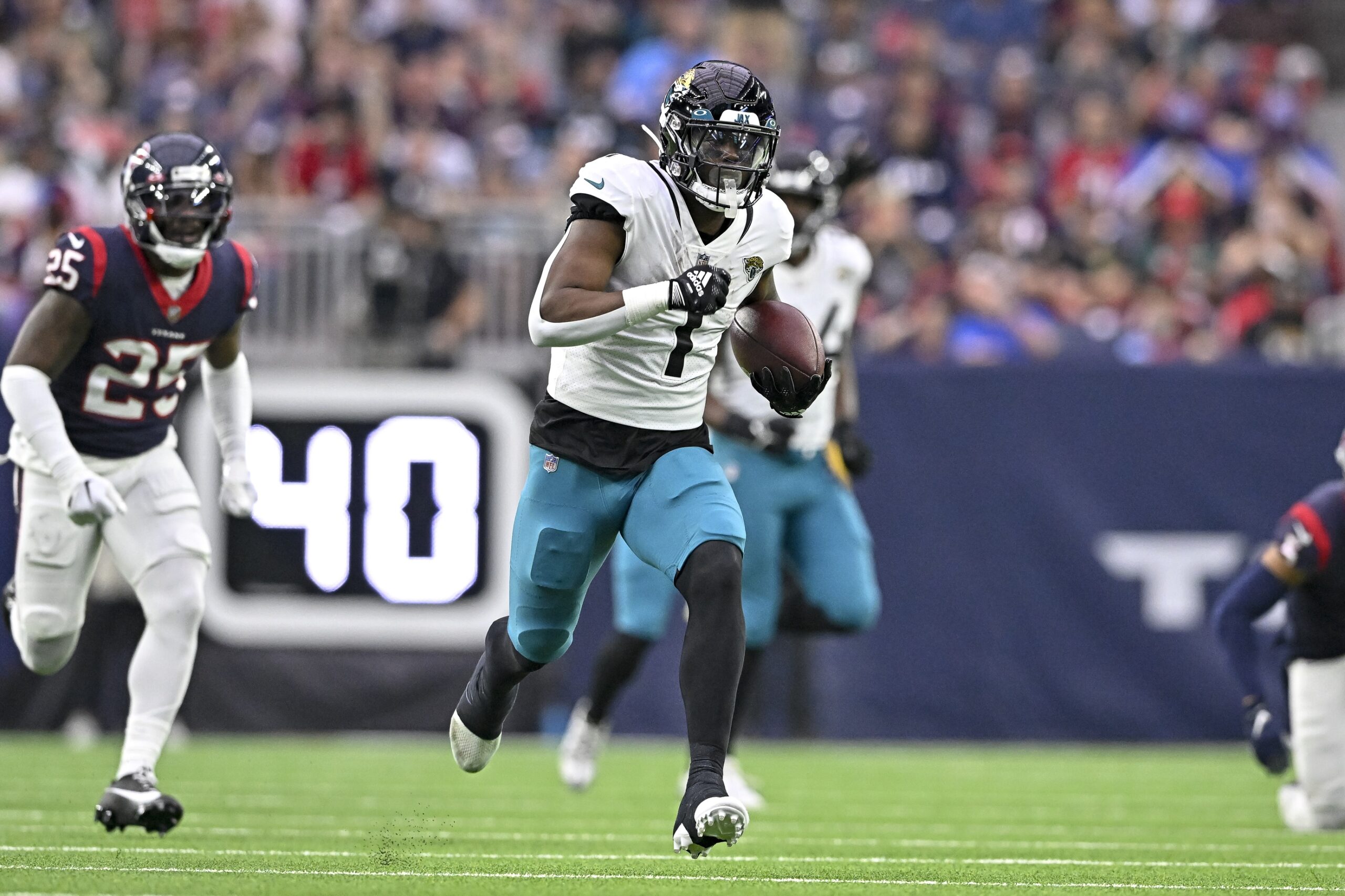 Raiders-Jaguars Prediction and Odds: Travis Etienne Thriving as RB1