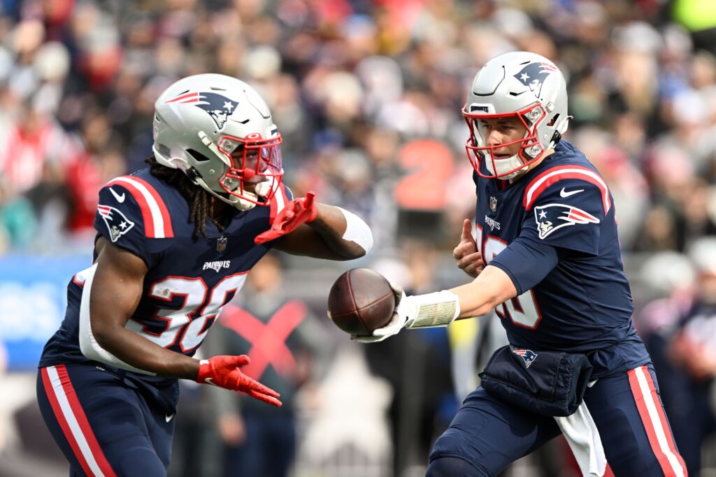 Rhamondre Stevenson fantasy football start/sit advice: What to do with  Patriots RB in Week 15 - DraftKings Network