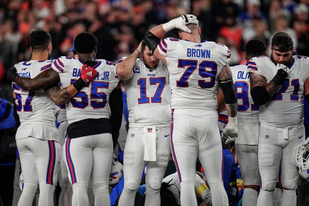 Bills make themselves at home at Ford Field after snowstorm forces