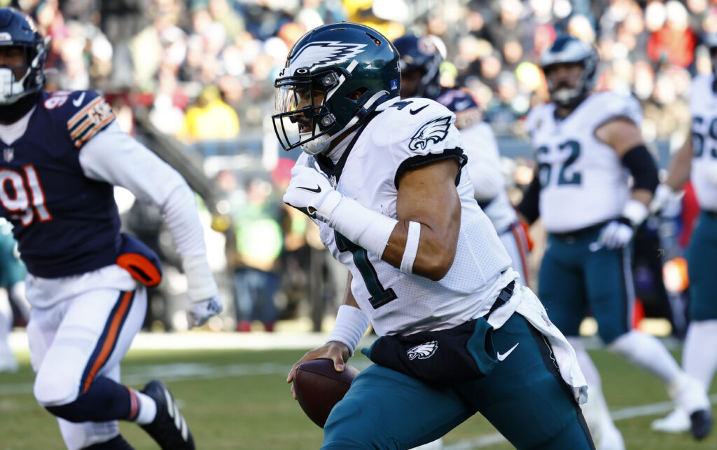 Philadelphia Eagles QB Jalen Hurts takes the field at practice, but will he  play Sunday against the New Orleans Saints? - 6abc Philadelphia