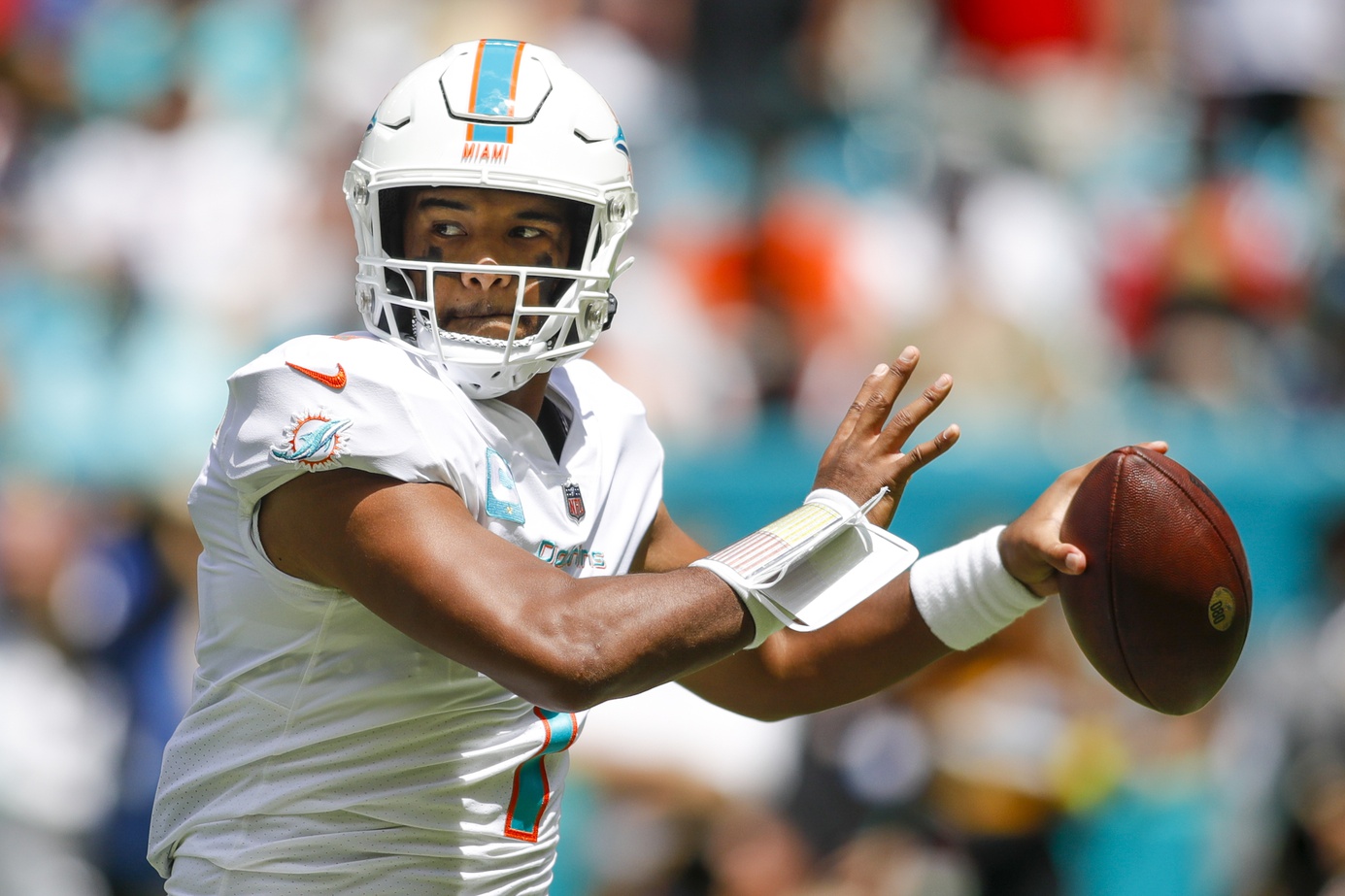 Rookie QB Tua Tagovailoa looks good throwing passes in his new Dolphins gear