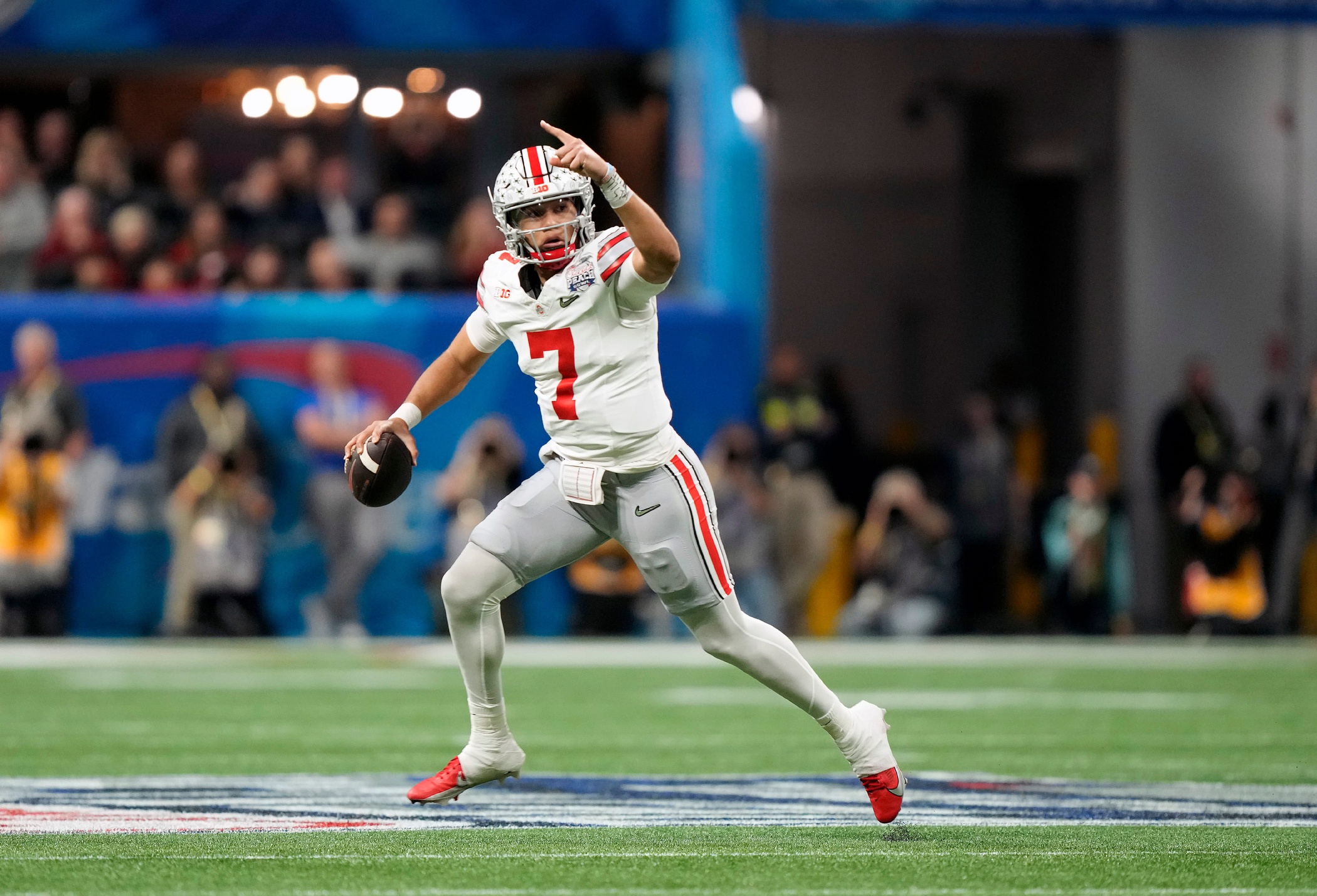 NEW Chicago Bears Mock Draft: This 2022 NFL Mock Draft HELPS Justin Fields  & The Bears Offense 