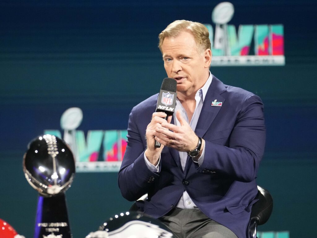 Michael Vick says Roger Goodell doing 'great job'