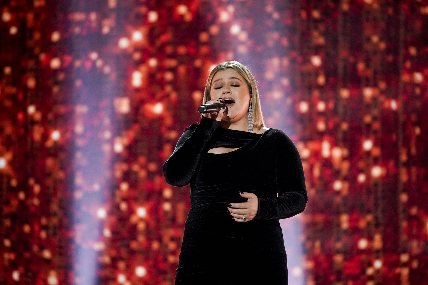 NFL Honors 2023: See Kelly Clarkson's Dallas Cowboys Dress